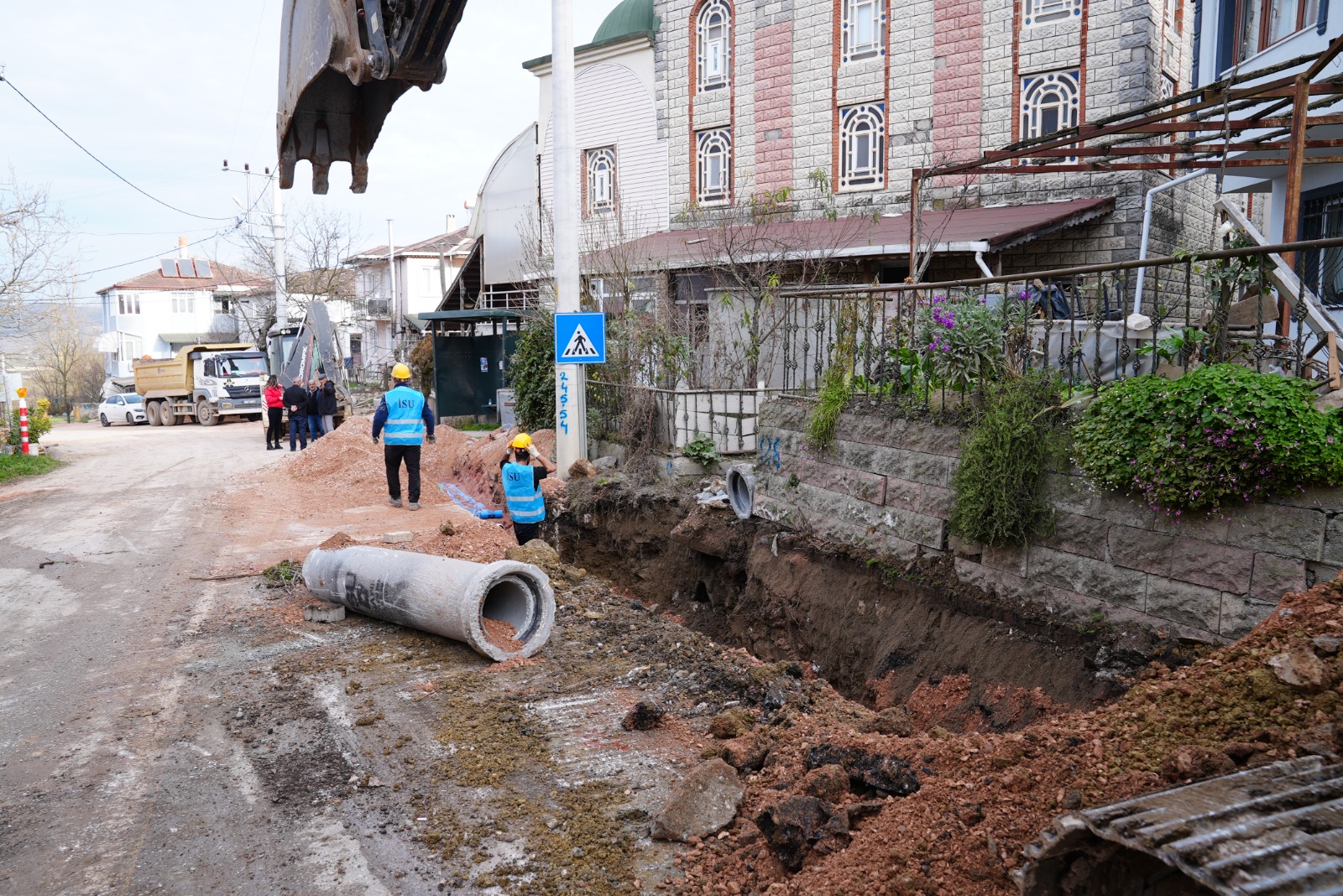 KÖRFEZ KARAYAKUPLU MAHALLESİ’NE YENİ İÇME SUYU VE KANAL HATTI