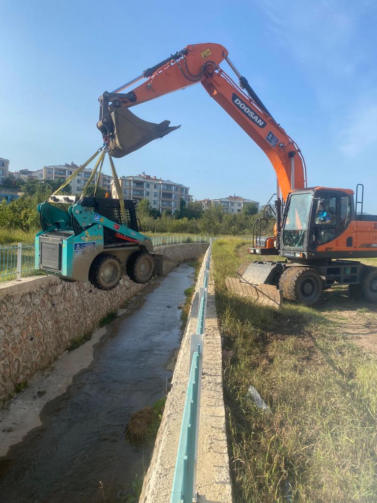 KOCAELİ’DE 2023 YILINDA 320 BİN 950 METRE DERE TEMİZLENDİ