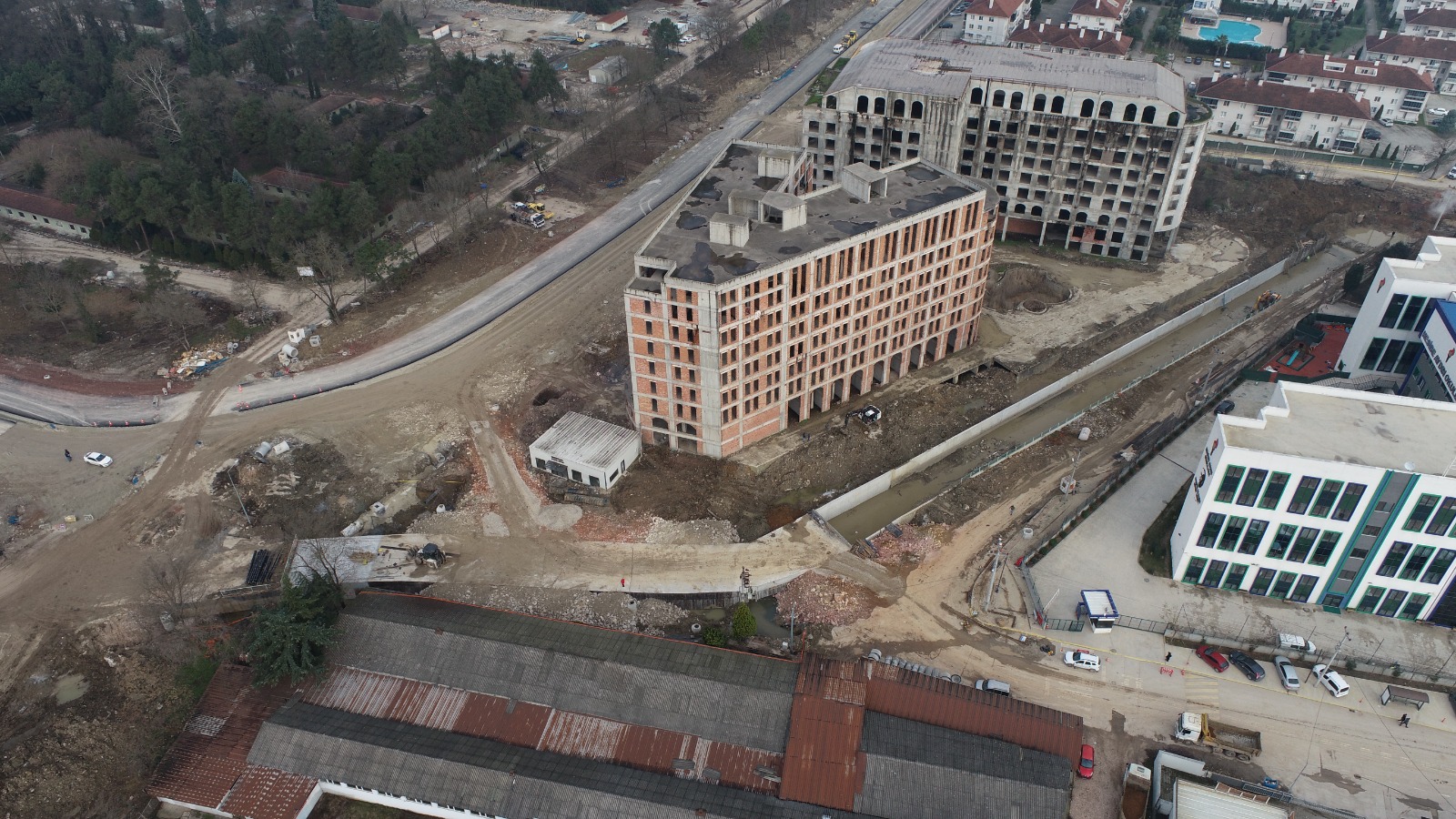 İSU, KARTEPE’DE 5 MAHALLEDE ALTYAPI VE DERE ISLAH ÇALIŞMALARI GERÇEKLEŞTİRİYOR