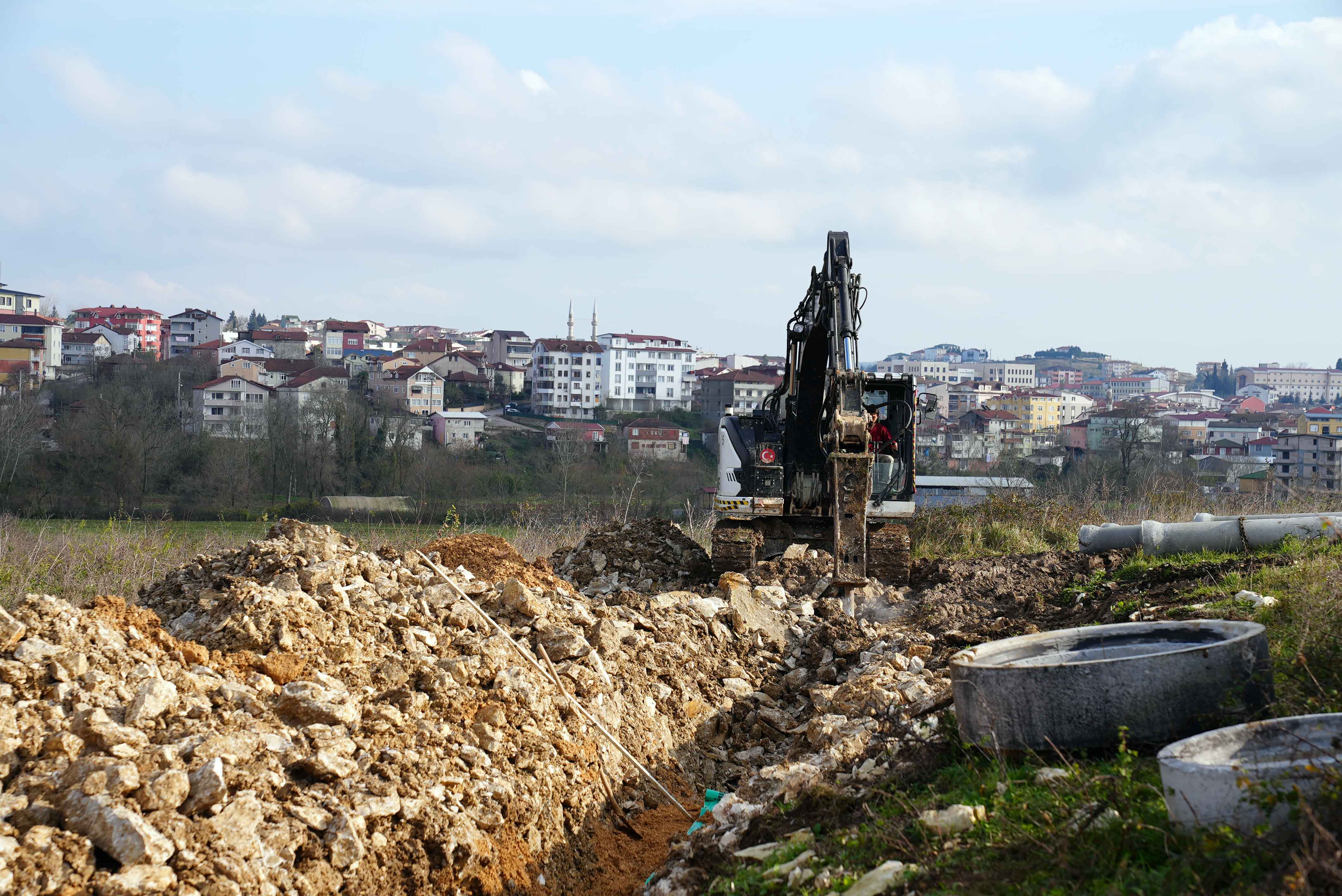 KANDIRA’DA DÖRT BİR KOLDAN ALTYAPI ÇALIŞMALARI YAPILIYOR