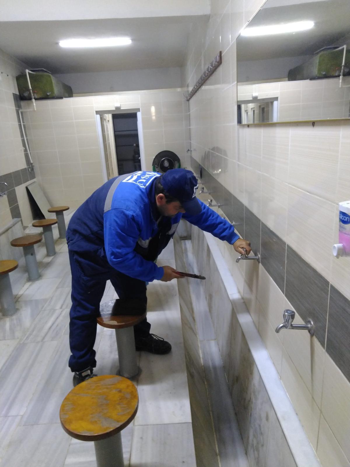 KOCAELİ'DE SU TASARRUFU İÇİN CAMİLERDEKİ MUSLUKLAR TEK TEK KONTROL EDİLİYOR