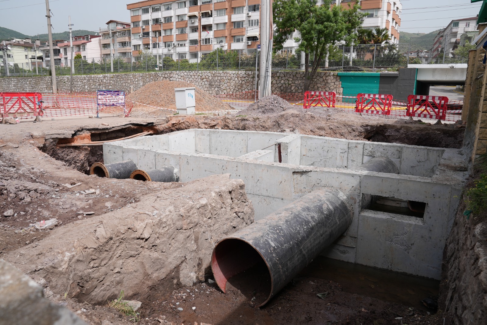 İSU’DAN KÖRFEZ’DE BULUNAN ALT GEÇİDE KALICI ÇÖZÜM