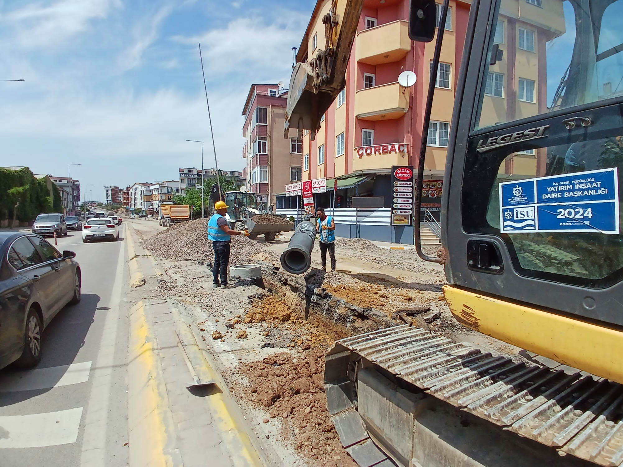 İSU, TUZLA CADDESİ’NE 740 METRE YENİ YAĞMUR SUYU HATTI YAPIYOR