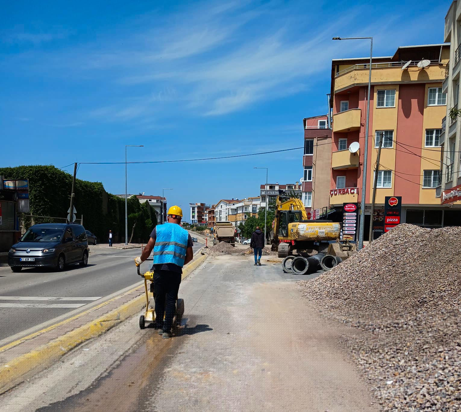 İSU, TUZLA CADDESİ’NE 740 METRE YENİ YAĞMUR SUYU HATTI YAPIYOR