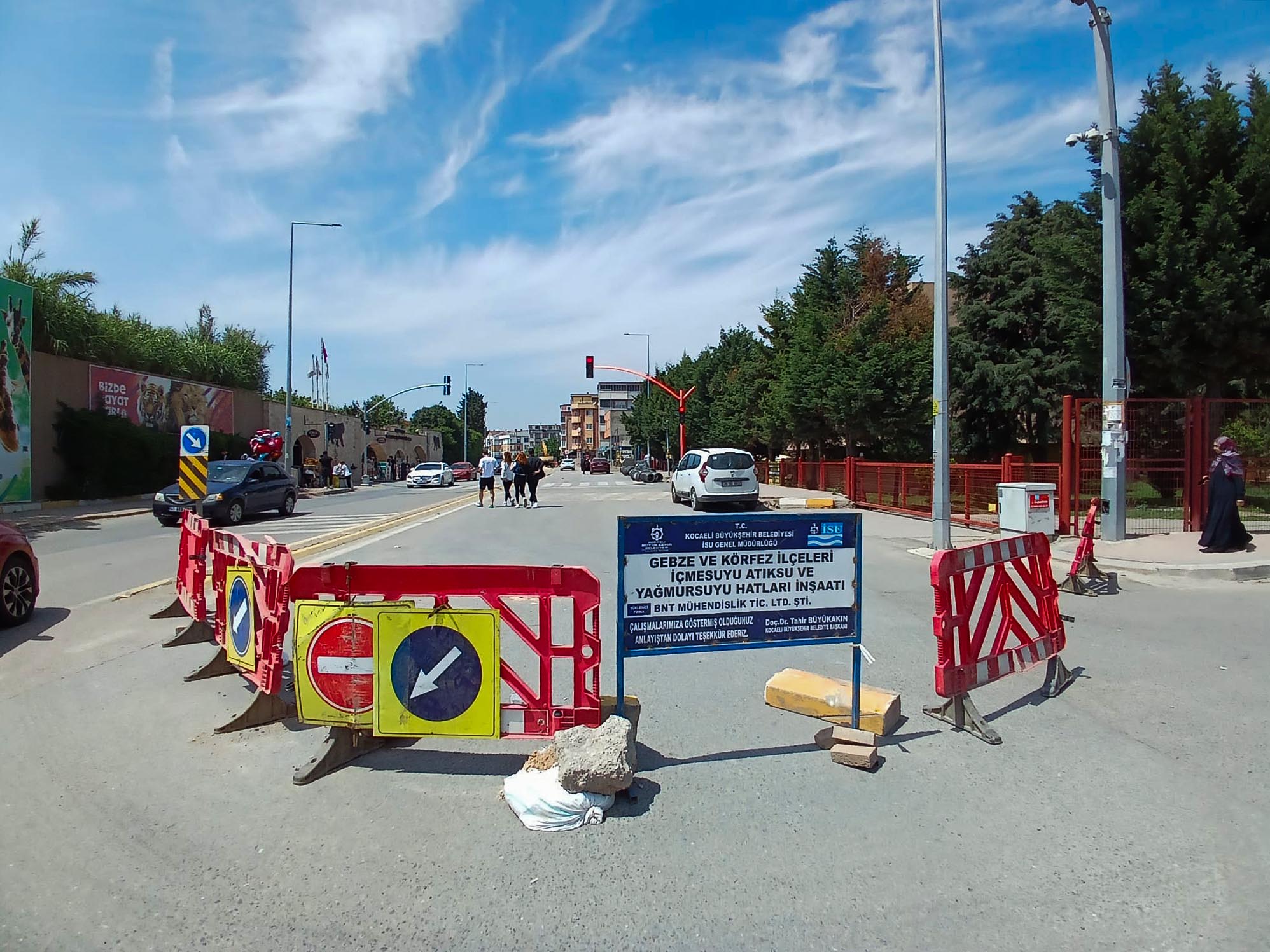 İSU, TUZLA CADDESİ’NE 740 METRE YENİ YAĞMUR SUYU HATTI YAPIYOR