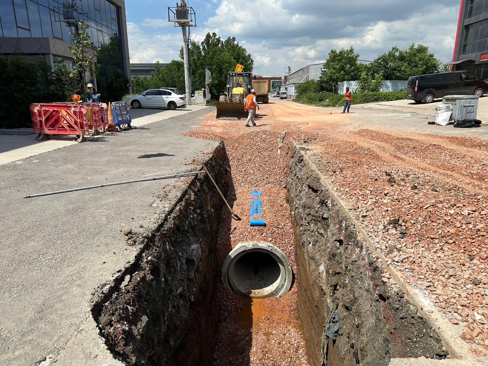 BAŞİSKELE KARADENİZLİLER MAHALLESİ’NE 2 BİN 600 METRE YENİ YAĞMUR SUYU HATTI