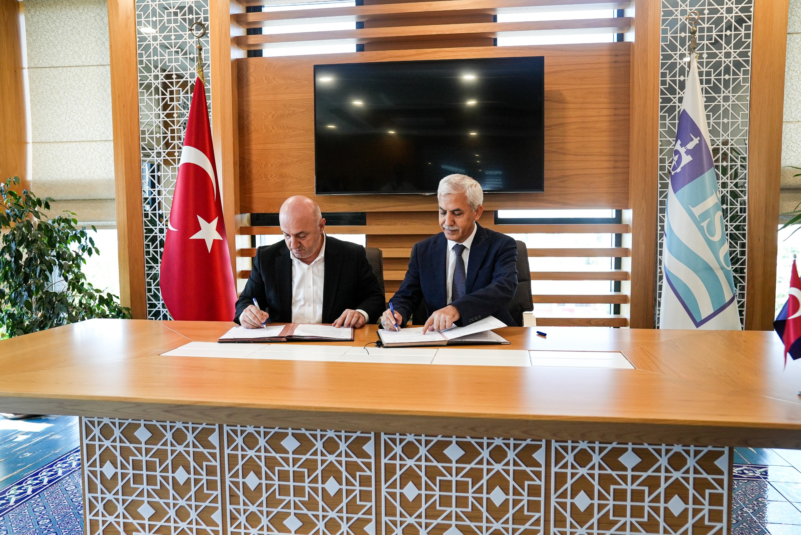 İSU,  ‘DİJİTAL DÖNÜŞÜM’ İLE VATANDAŞLARA ZAMANDAN TASARRUF SAĞLIYOR, İSU VE DARICA BELEDİYESİ ARASINDA PROTOKOL İMZALANDI