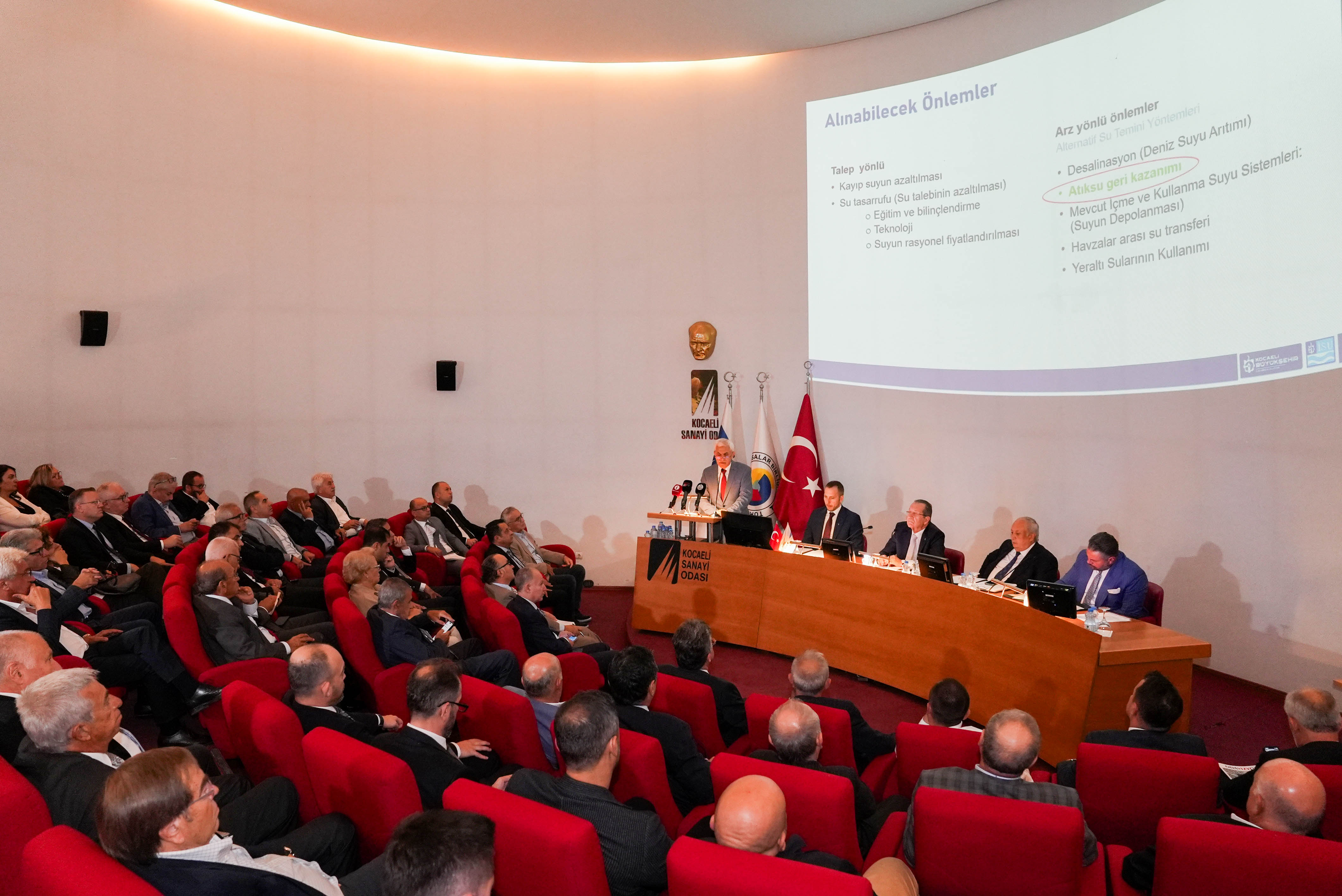 İSU GENEL MÜDÜRÜ ALİ SAĞLIK, SANAYİCİLERE SU KAYNAKLARININ KORUNMASI VE GERİ KAZANIM SUYU PROJELERİ’Nİ ANLATTI