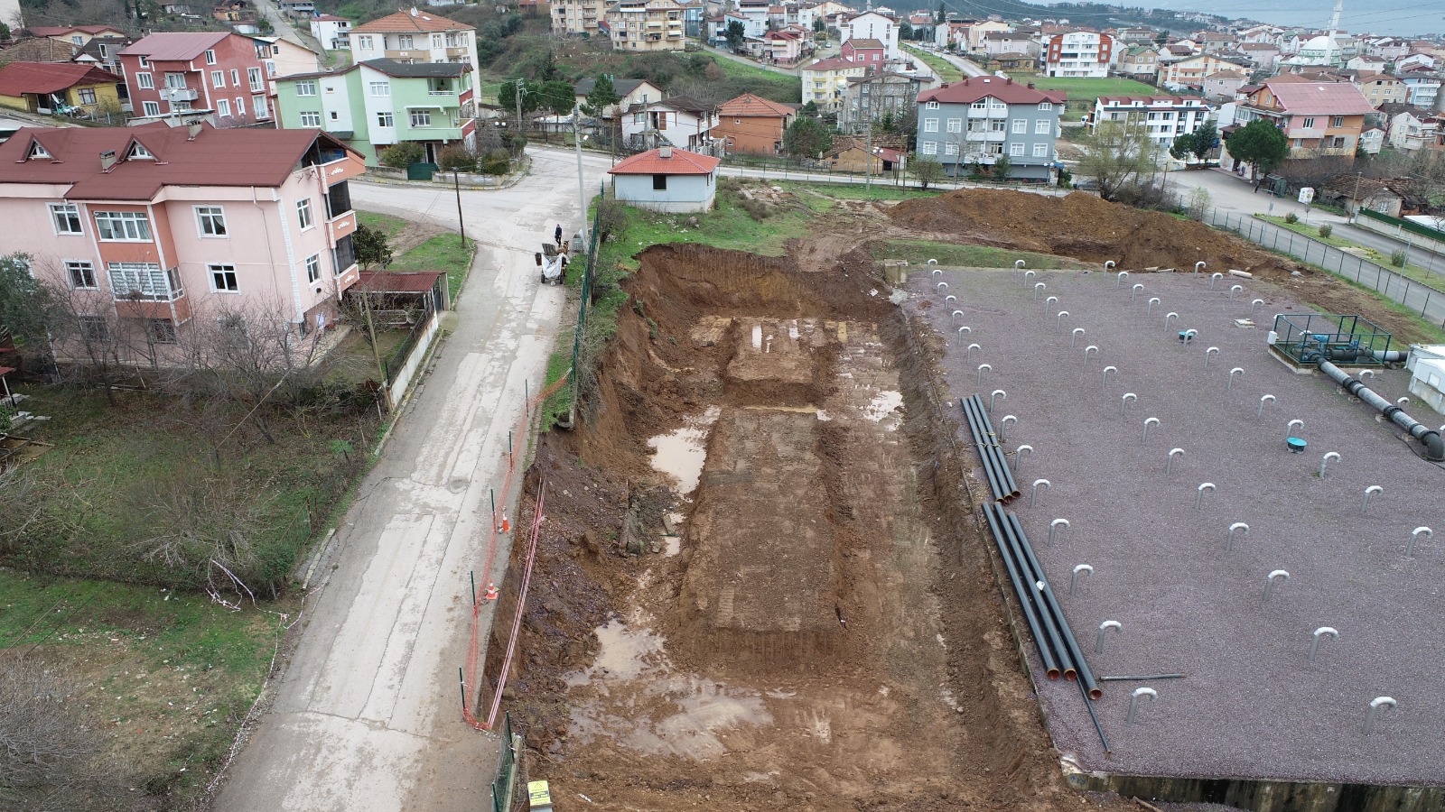 DERİNCE ÇINARLIDERE SUYUNUN ARITILARAK ABONELERE SAĞLANMASI İÇİN ÇALIŞMALAR BAŞLADI