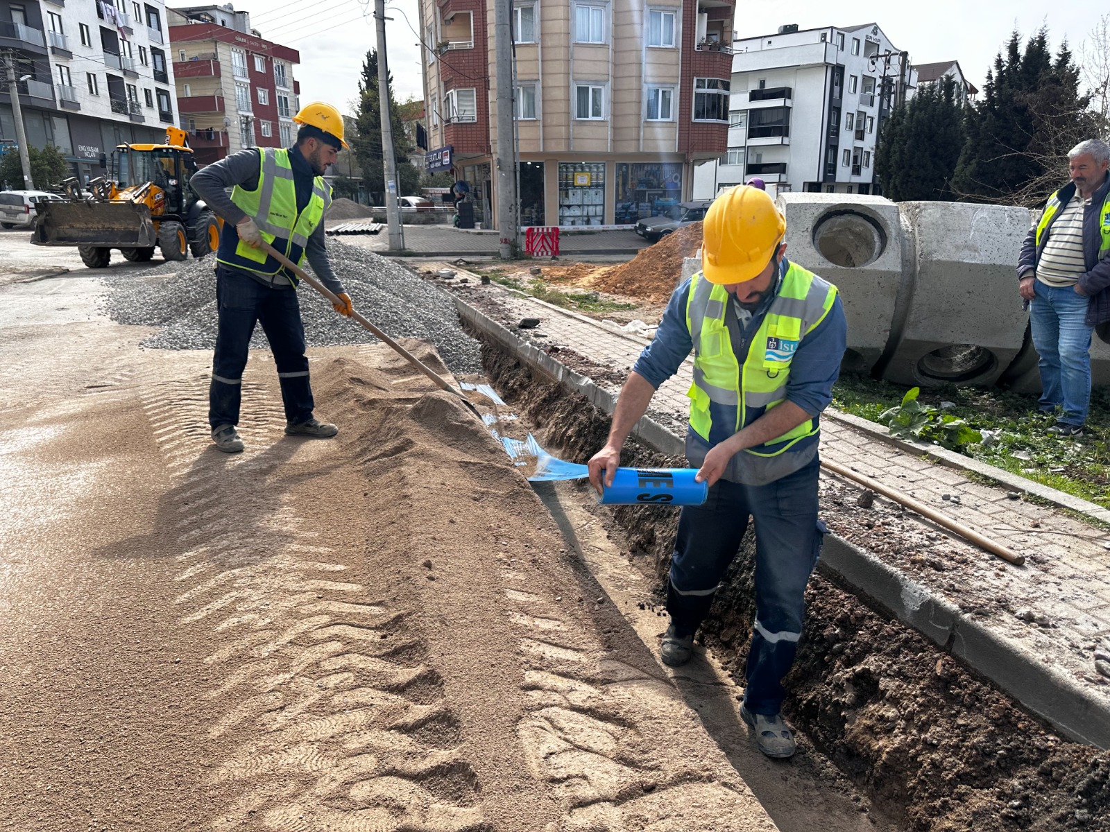 İSU, ÇAYIROVA’DA HUMMALI ALTYAPI ÇALIŞMALARI GERÇEKLEŞTİRİYOR
