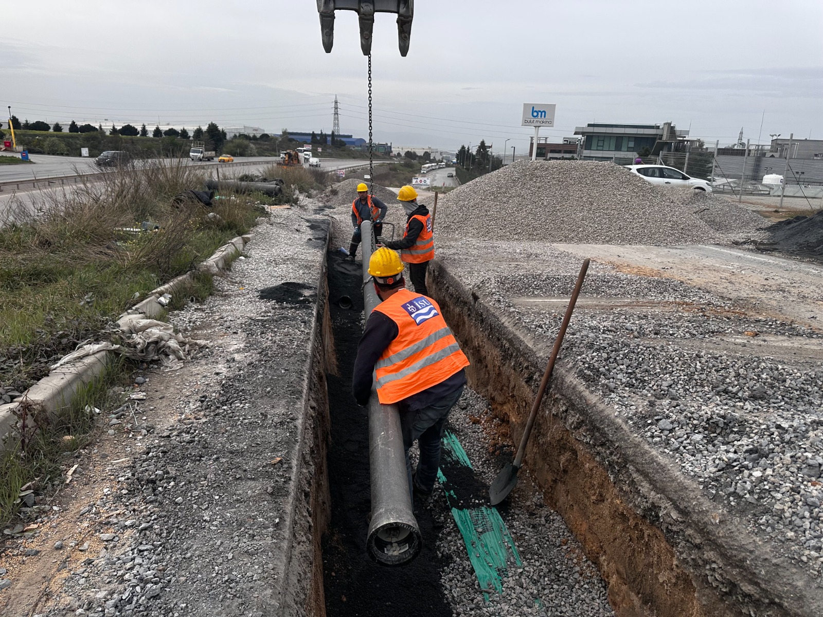 İSU, ÇAYIROVA’DA HUMMALI ALTYAPI ÇALIŞMALARI GERÇEKLEŞTİRİYOR