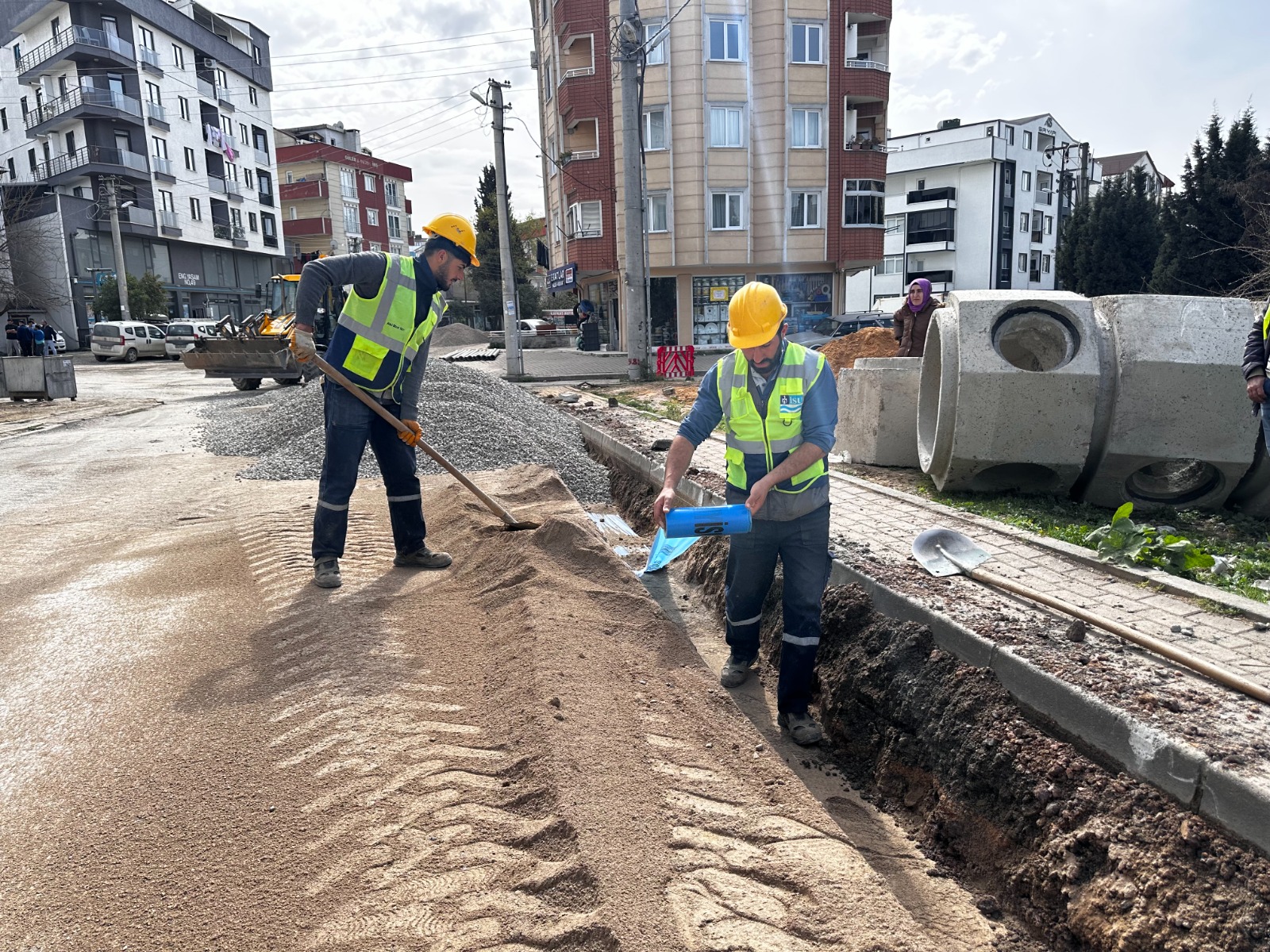 İSU, ÇAYIROVA’DA HUMMALI ALTYAPI ÇALIŞMALARI GERÇEKLEŞTİRİYOR