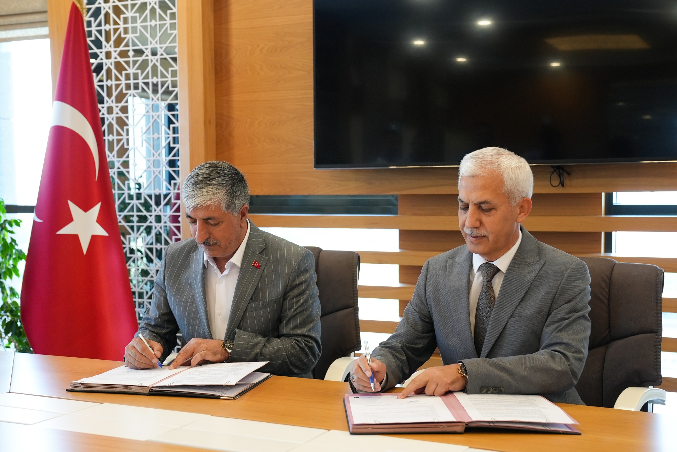 DİLOVASI’NDA DİJİTAL HİZMET DÖNEMİ BAŞLADI İSU VE DİLOVASI BELEDİYESİ ARASINDA PROTOKOL İMZALANDI  