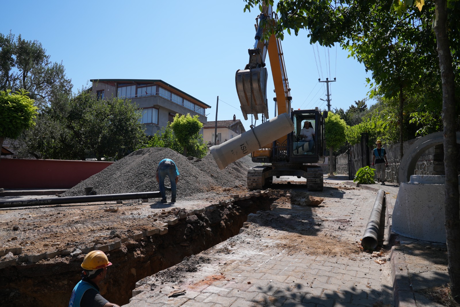 İSU’DAN KARAMÜRSEL’E SAĞLIKLI VE MODERN ALTYAPI YATIRIMI