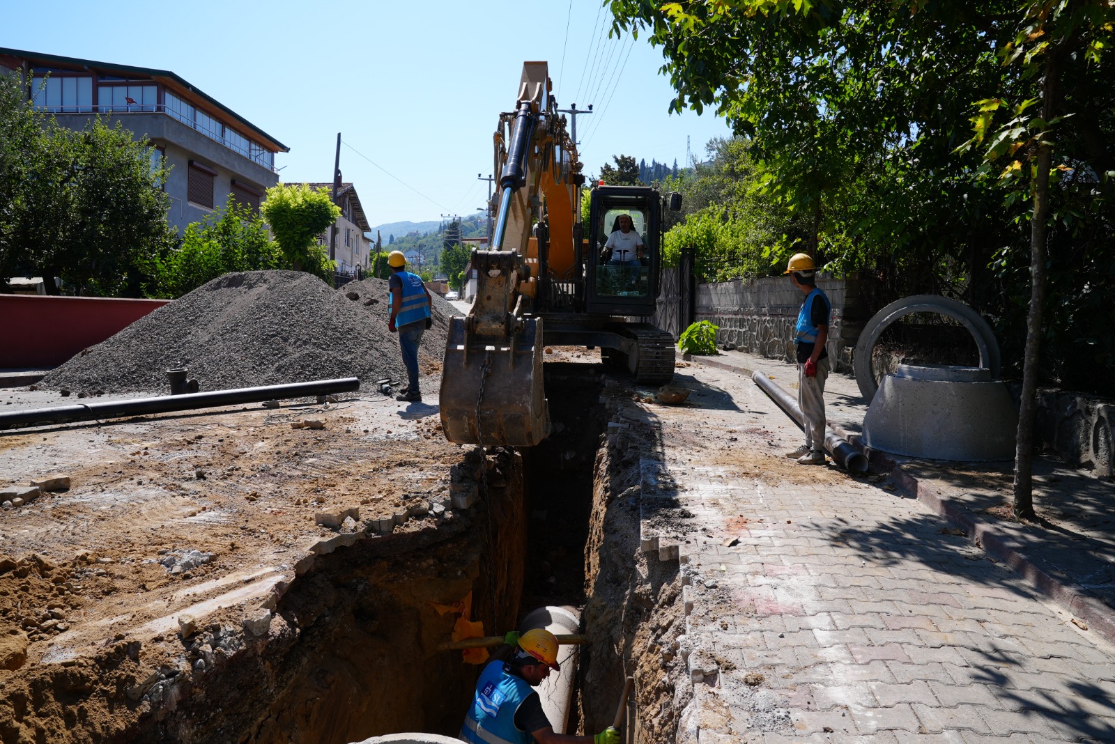 İSU’DAN KARAMÜRSEL’E SAĞLIKLI VE MODERN ALTYAPI YATIRIMI