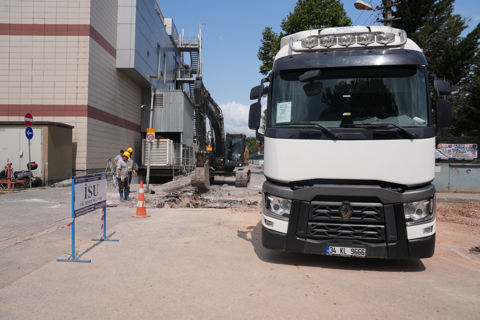 İSU’DAN YAHYAKAPTAN’DA ALTYAPI HAMLESİ