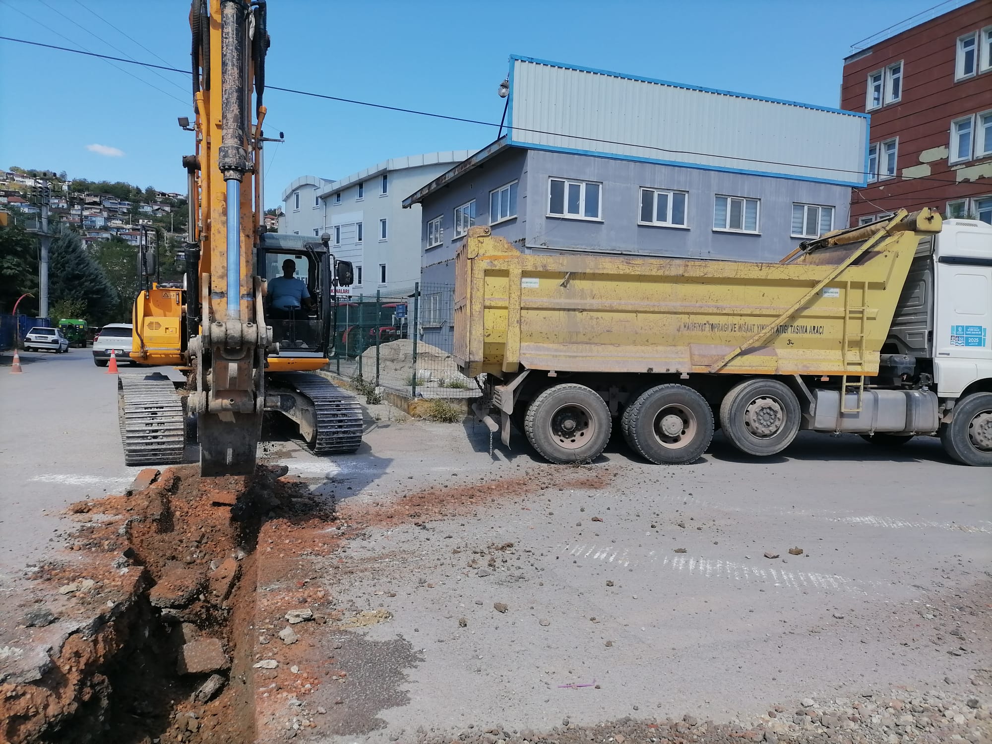 İSU, İZMİT’TE 6 MAHALLEDE ALTYAPI ÇALIŞMASI SÜRDÜRÜYOR