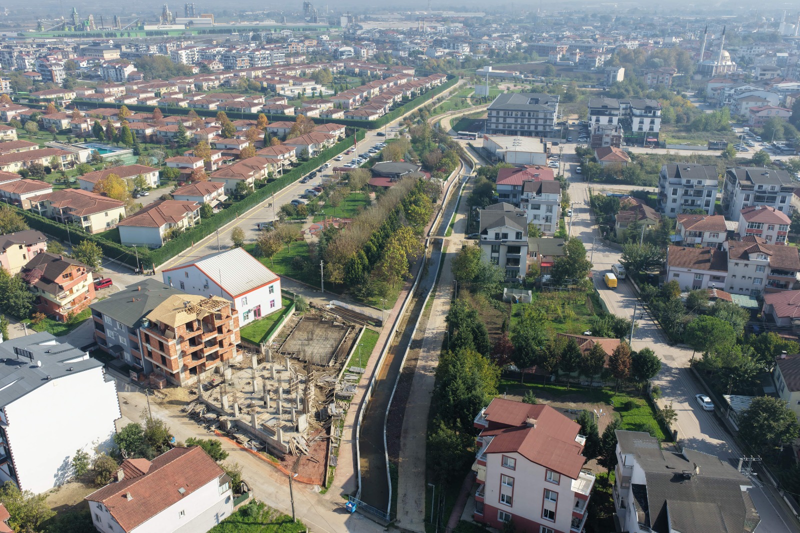 İSU’DAN KARTEPE’YE DERE ISLAHI VE ALTYAPI ÇALIŞMALARI