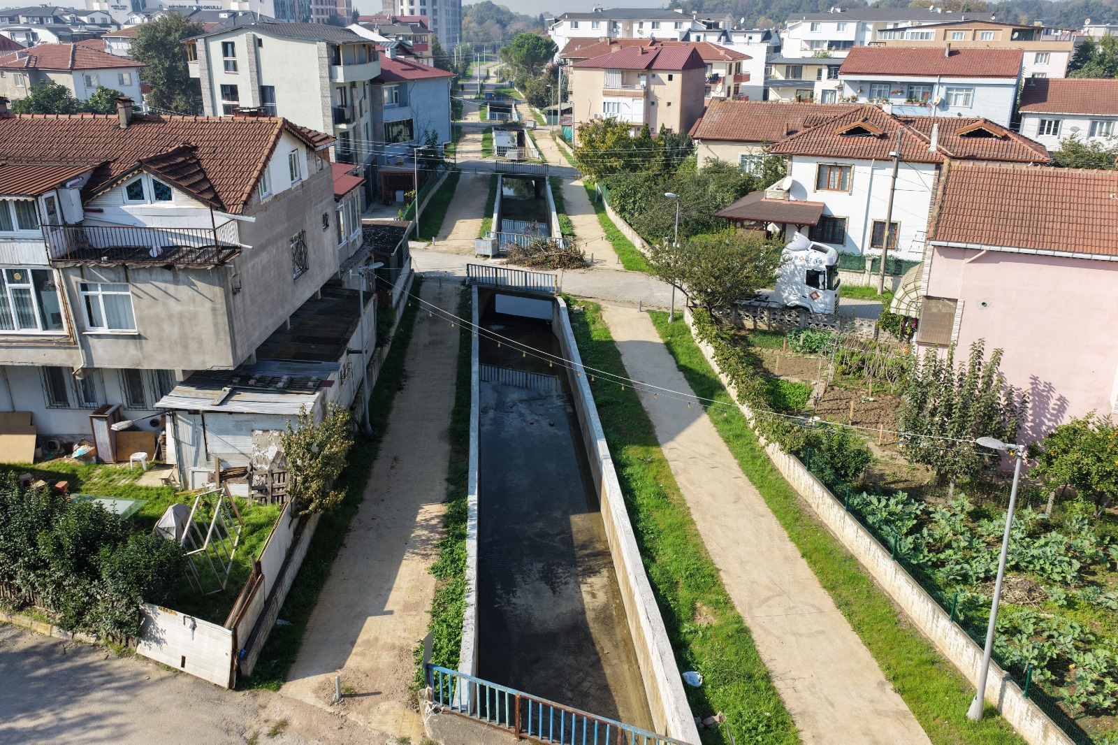 İSU’DAN KARTEPE’YE DERE ISLAHI VE ALTYAPI ÇALIŞMALARI