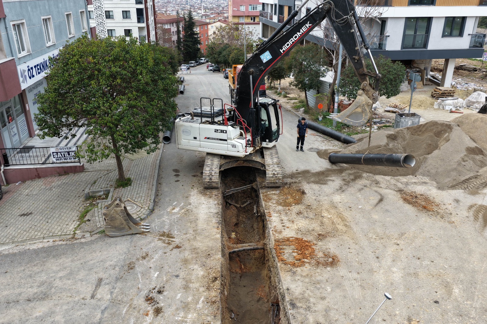GEBZE’DE ALTYAPI SEFERBERLİĞİ: İÇME SUYU, ATIK SU VE YAĞMUR SUYU HATLARI YENİLENİYOR