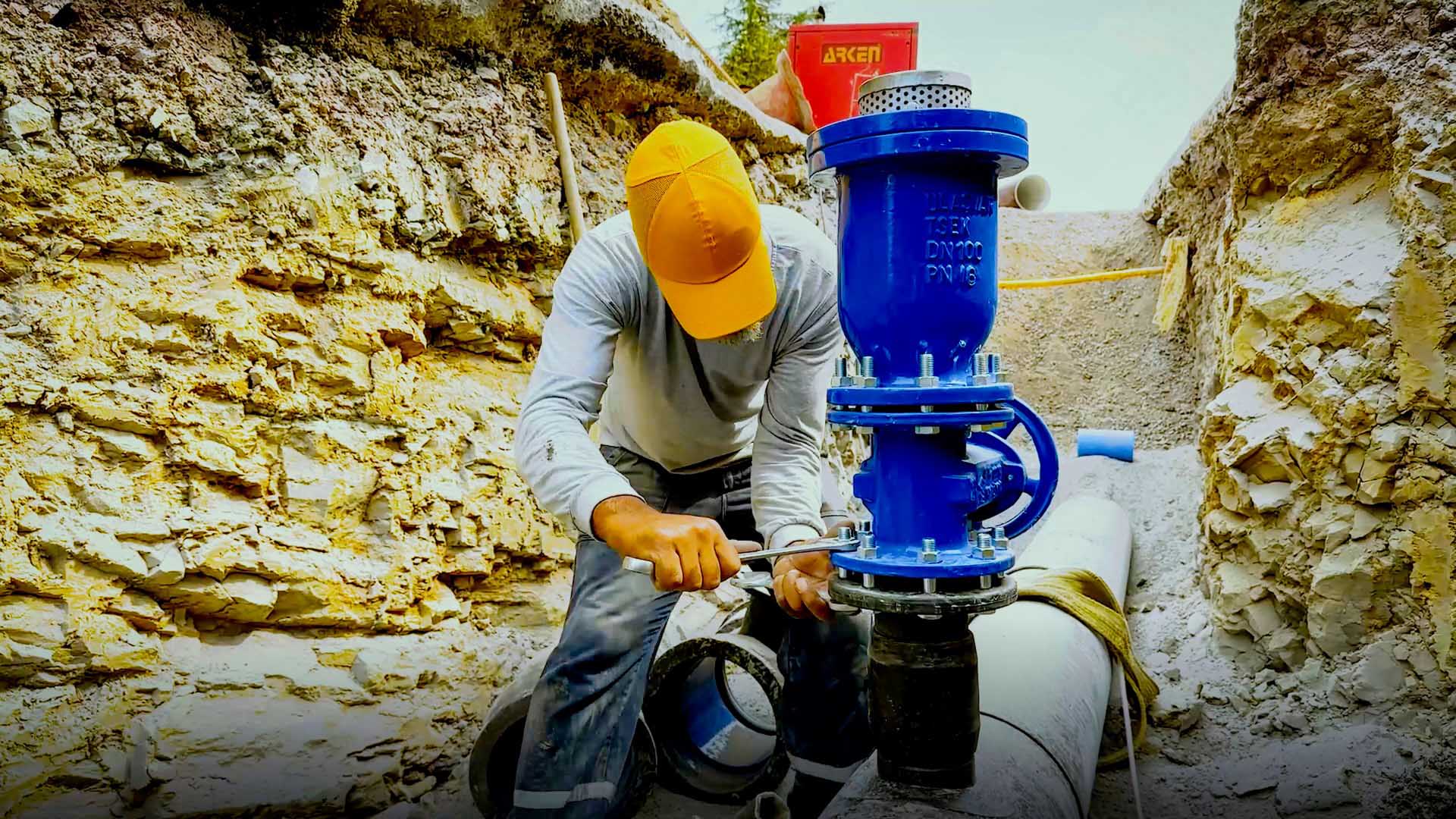 TORAMANLAR’DA SULAMA SUYU TOPRAKLA BULUŞTU