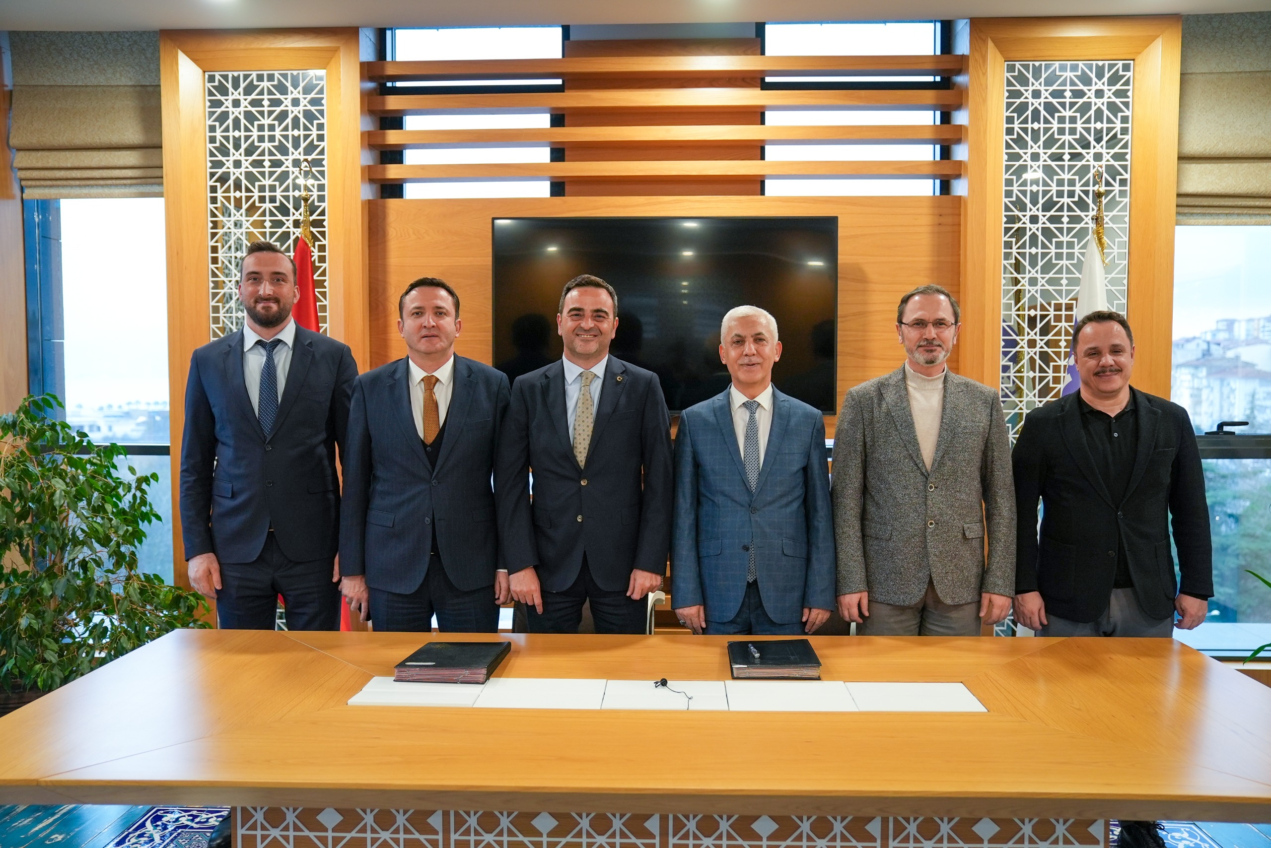 BAŞİSKELE’DE DİJİTAL HİZMET DÖNEMİ BAŞLADI;İSU VE BAŞİSKELE BELEDİYESİ ARASINDA PROTOKOL İMZALANDI