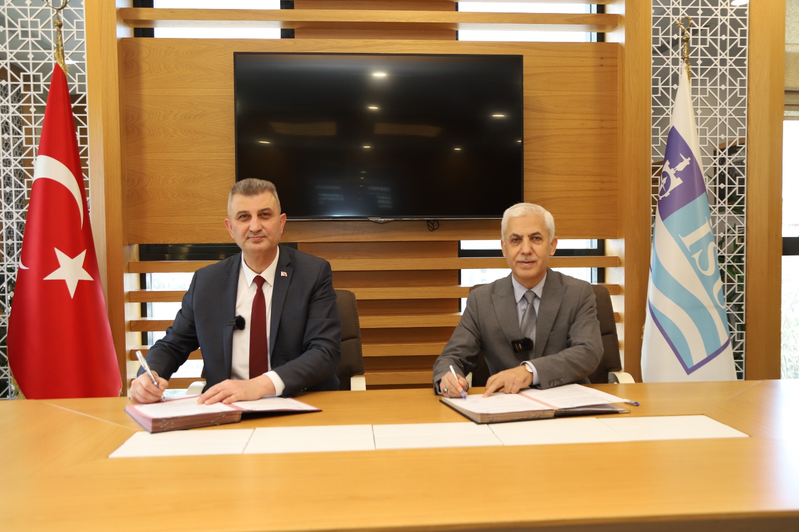 GÖLCÜK’TE DİJİTAL RUHSAT SÜRECİ BAŞLIYOR; İSU İLE GÖLCÜK BELEDİYESİ PROTOKOL İMZALADI