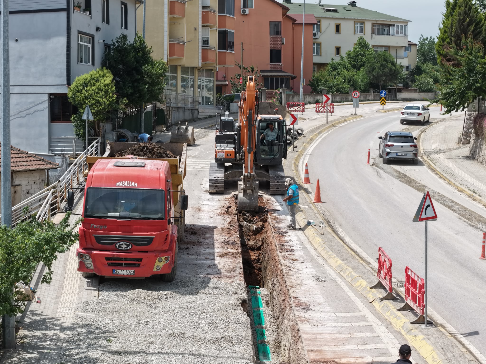 DERİNCE’NİN ALTYAPISI GÜÇLENİYOR 
