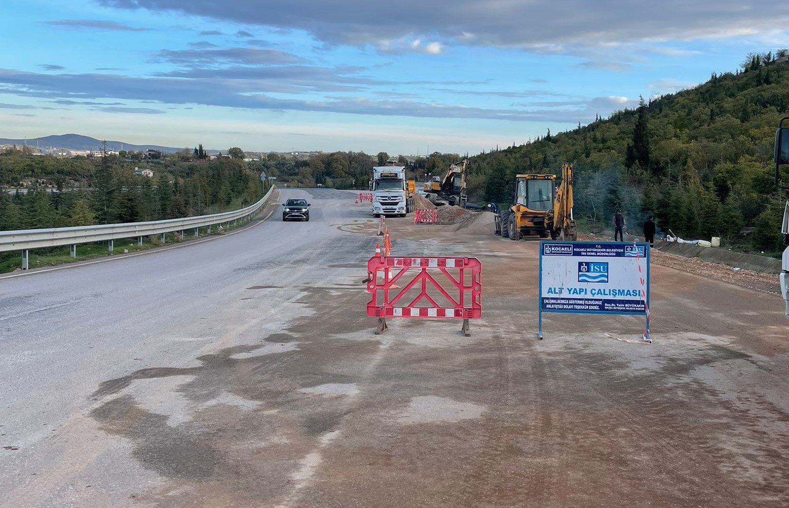 İSU'DAN DİLOVASI'NDA İÇME SUYU İLETİM ALTYAPISINA GÜÇLÜ YATIRIM