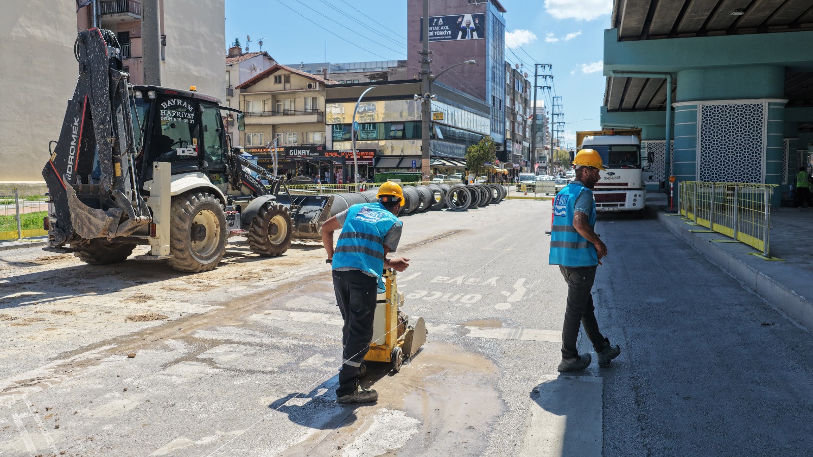 İSU, KÖRFEZ'DE ESENTEPE VE KUZEY MAHALLELERİNİN ALTYAPISINI YENİLİYOR