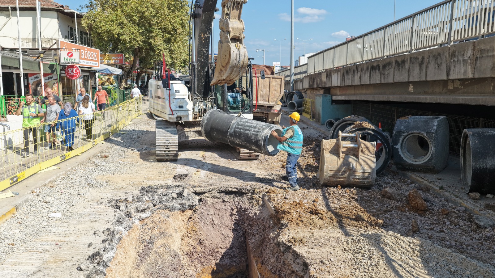 İSU, KÖRFEZ'DE ESENTEPE VE KUZEY MAHALLELERİNİN ALTYAPISINI YENİLİYOR